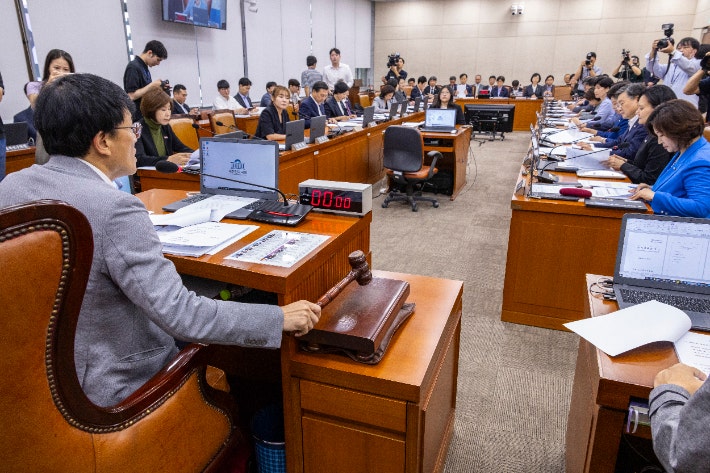 문신사법, 비의료인 문신 시술 합법화 위한 국회 상임위 통과 문신사법, 비의료인 문신 시술 합법화 위한 국회 상임위 통과