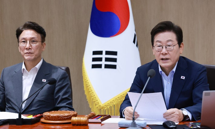 이재명 대통령, 재정의 적극적 역할 강조하며 예산안 협조 요청 이재명 대통령, 재정의 적극적 역할 강조하며 예산안 협조 요청