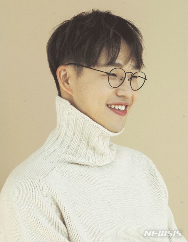 가수 홍대광, 오랜 인연과 결혼 소식 전해… 팬들에게 감사 인사 가수 홍대광, 오랜 인연과 결혼 소식 전해… 팬들에게 감사 인사