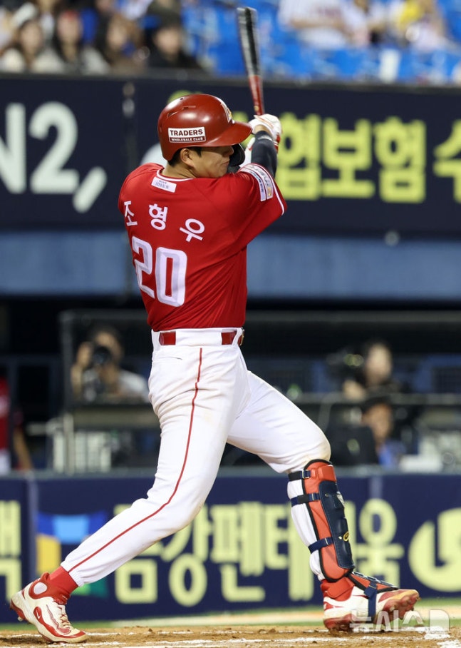 SSG 랜더스, 롯데 자이언츠에 대승하며 4위 수성 SSG 랜더스, 롯데 자이언츠에 대승하며 4위 수성
