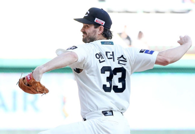 김영웅의 2루타로 선취점, SSG 랜더스 삼성에 역전승 김영웅의 2루타로 선취점, SSG 랜더스 삼성에 역전승