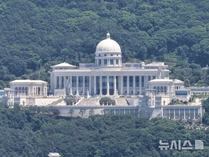 통일교 비서실장, 특검 출석…청탁 의혹 수사 진행 중 통일교 비서실장, 특검 출석…청탁 의혹 수사 진행 중