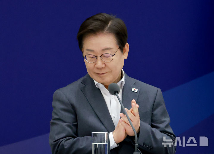 조국 전 대표, 광복절 특사 명단 포함…사면·복권 수순 밟나 조국 전 대표, 광복절 특사 명단 포함…사면·복권 수순 밟나