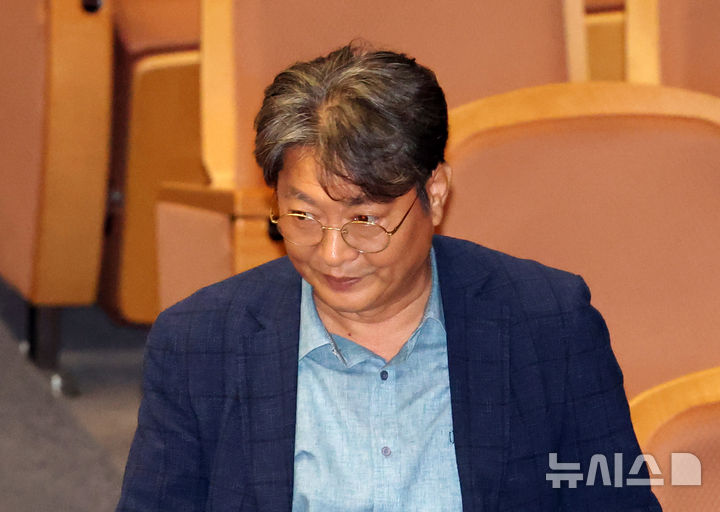 이춘석 의원, 보좌진 계좌 통한 주식 차명 거래 의혹으로 논란 이춘석 의원, 보좌진 계좌 통한 주식 차명 거래 의혹으로 논란