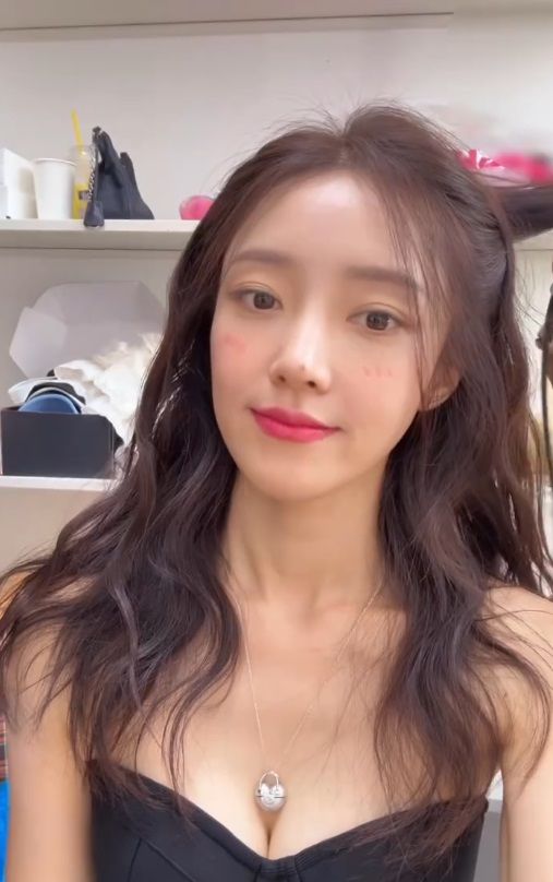 임창정 아내 서하얀, 일상 공개하며 결혼 9주년 금반지 자랑