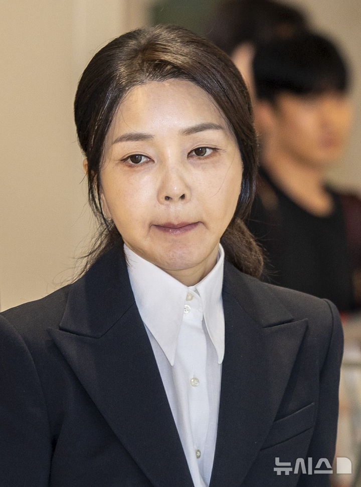 김건희 특검, 구속영장 청구 가능성… 추가 소환 조사 예고 김건희 특검, 구속영장 청구 가능성… 추가 소환 조사 예고