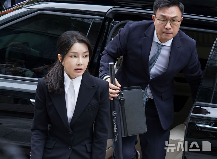 김건희 여사, 피의자 신분으로 특검 조사… 주가조작 의혹 등 심층 수사 진행 중
