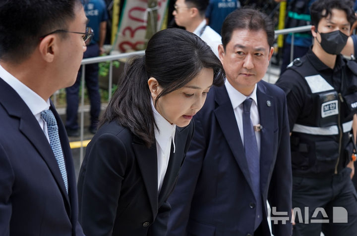김건희 여사, 도이치모터스 주가조작 의혹 조사 종료 시점 불확실 김건희 여사, 도이치모터스 주가조작 의혹 조사 종료 시점 불확실