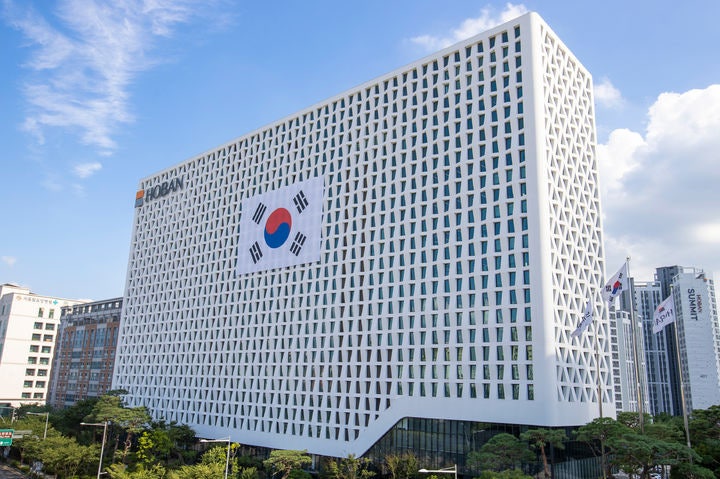 호반그룹, 광복 80주년 기념 대형 태극기 게양 및 독립유공자 후손 장학금 지원 호반그룹, 광복 80주년 기념 대형 태극기 게양 및 독립유공자 후손 장학금 지원