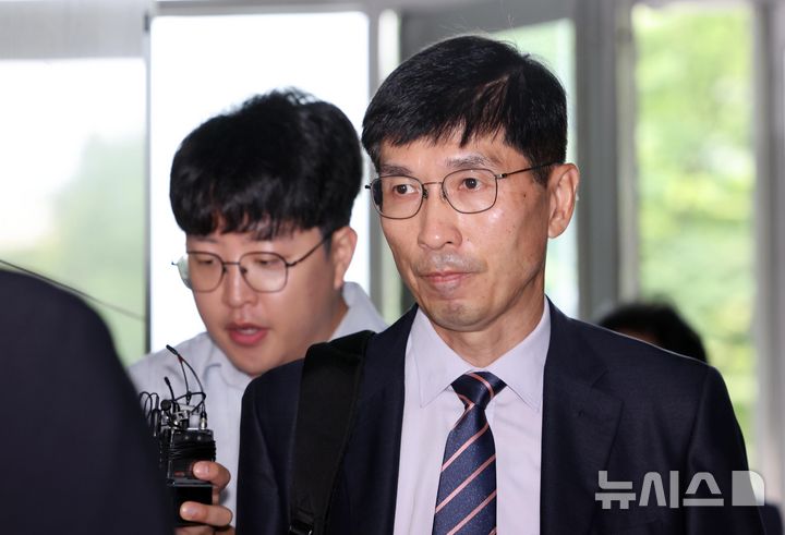 조태용과 임기훈, 해병대원 순직사건 관련 특별검사 출석 조태용과 임기훈, 해병대원 순직사건 관련 특별검사 출석