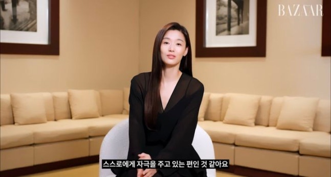 전지현과 강동원, 디즈니+ ‘북극성’에서 새로운 도전 전지현과 강동원, 디즈니+ ‘북극성’에서 새로운 도전