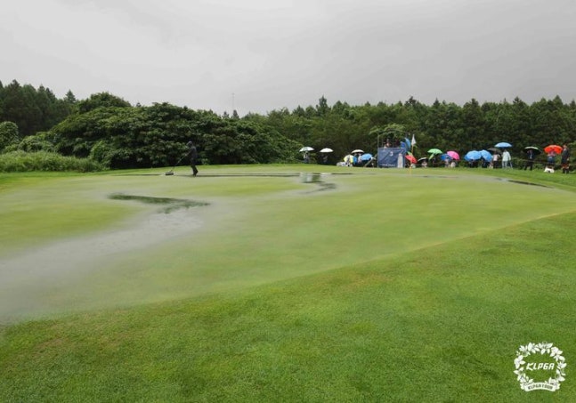 KLPGA 제주 삼다수 마스터스 3라운드, 강우로 일시 중단 KLPGA 제주 삼다수 마스터스 3라운드, 강우로 일시 중단