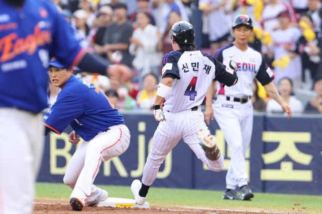 치리노스, 7이닝 1실점 호투로 시즌 10승 달성하며 LG 트윈스 승리 견인 치리노스, 7이닝 1실점 호투로 시즌 10승 달성하며 LG 트윈스 승리 견인