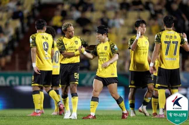 서울이랜드와 김포FC, 치열한 접전 끝에 1-1 무승부 기록 서울이랜드와 김포FC, 치열한 접전 끝에 1-1 무승부 기록