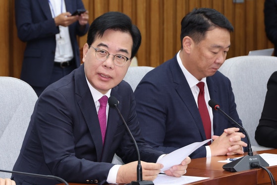 송언석, 추경호 압수수색에 강력 반발하며 “불법적 수사 중단하라” 촉구 송언석, 추경호 압수수색에 강력 반발하며 “불법적 수사 중단하라” 촉구