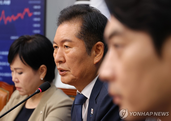 정청래, 내란전담특별재판부 설치 불가피성 강조하며 법원 개혁 촉구 정청래, 내란전담특별재판부 설치 불가피성 강조하며 법원 개혁 촉구