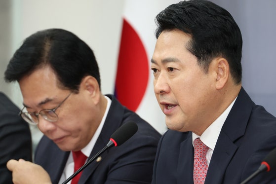 장동혁 “대통령의 변화 없으면 만남은 단순한 ‘보여주기 쇼’에 불과” 장동혁 “대통령의 변화 없으면 만남은 단순한 ‘보여주기 쇼’에 불과”