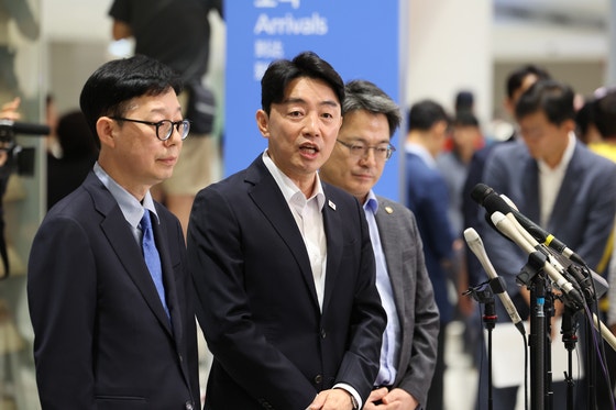 강훈식 비서실장, 미국 구금 한국인 귀국 관련 비자 시스템 개선 추진 강훈식 비서실장, 미국 구금 한국인 귀국 관련 비자 시스템 개선 추진
