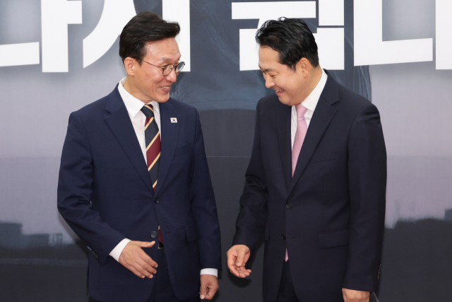김민석 총리, 장동혁 대표와의 만남에서 여야 협력 강조…장동혁 “아직 거리 멀어” 김민석 총리, 장동혁 대표와의 만남에서 여야 협력 강조…장동혁 “아직 거리 멀어”