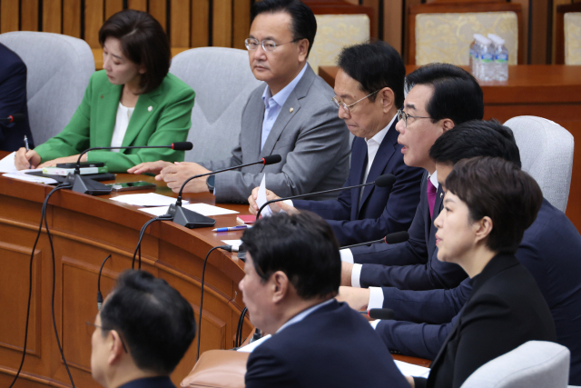 국민의힘, 추경호 압수수색에 강력 반발하며 “불법적 수사 중단” 촉구 국민의힘, 추경호 압수수색에 강력 반발하며 “불법적 수사 중단” 촉구