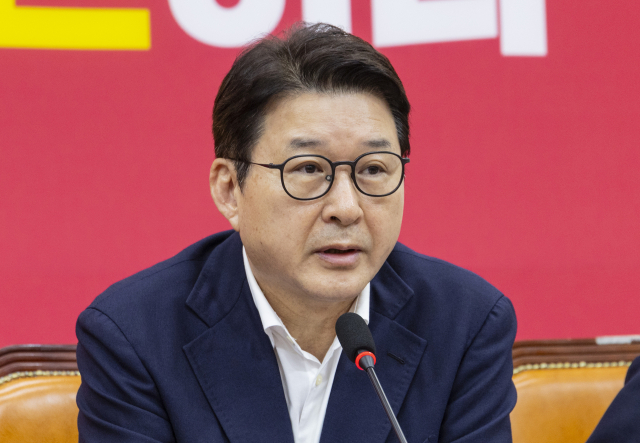 신동욱, 윤석열 전 대통령의 군인 탄압 발언과 국민의힘 당 입장 선 긋기 신동욱, 윤석열 전 대통령의 군인 탄압 발언과 국민의힘 당 입장 선 긋기