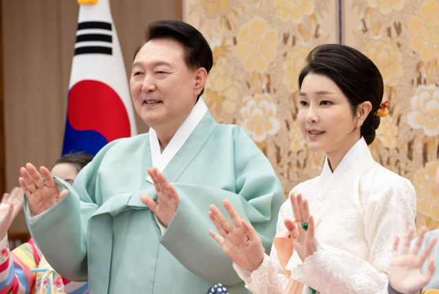 윤석열 전 대통령 부부, 해군 함정 동원 의혹…군함 7척과 군 인력 수십명 투입 윤석열 전 대통령 부부, 해군 함정 동원 의혹…군함 7척과 군 인력 수십명 투입