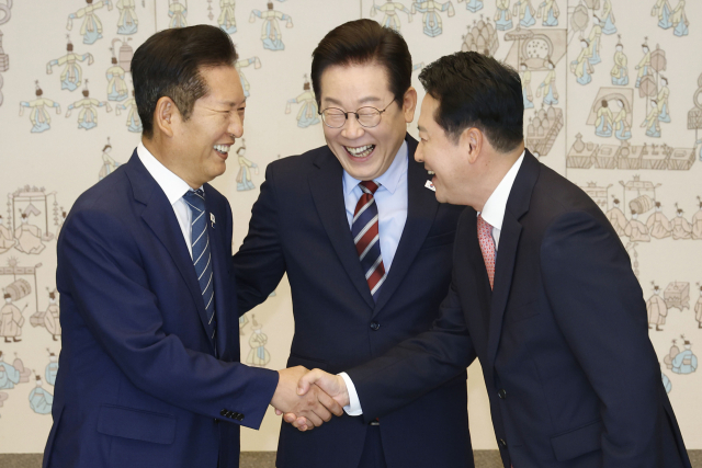 이재명 대통령과 여야 대표 오찬 회동, 민생경제협의체 구성 논의 이재명 대통령과 여야 대표 오찬 회동, 민생경제협의체 구성 논의
