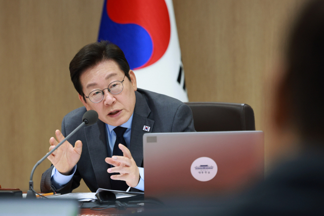 이재명 대통령, 필리핀 토목사업 중지 명령…권성동 의원 압력 의혹 제기 이재명 대통령, 필리핀 토목사업 중지 명령…권성동 의원 압력 의혹 제기