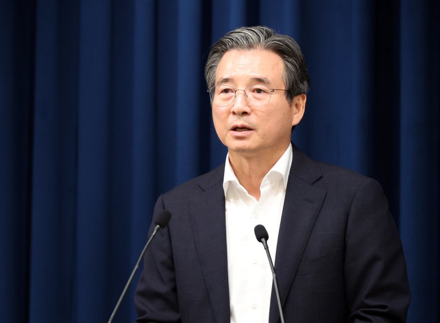 이재명 대통령, 한미정상회담보다 국익 우선 강조하며 무리한 사인 거부 이재명 대통령, 한미정상회담보다 국익 우선 강조하며 무리한 사인 거부