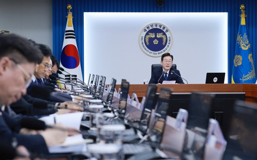 이재명 대통령, 보안사고 빈발 통신·금융사에 징벌적 과징금 검토 지시 이재명 대통령, 보안사고 빈발 통신·금융사에 징벌적 과징금 검토 지시