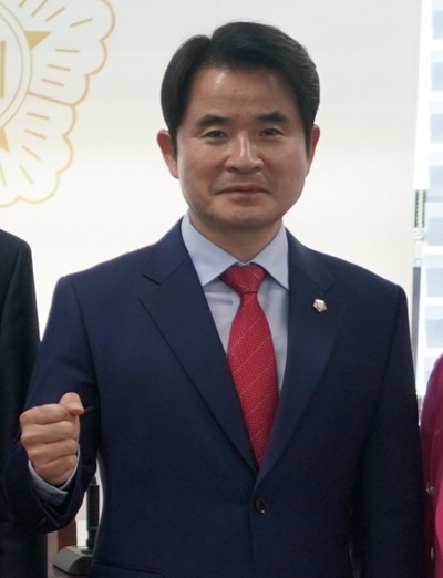 대구 남구의회, 제명 의결 후 탄원서 서명 논란…시민단체 “범죄 두둔” 비판 대구 남구의회, 제명 의결 후 탄원서 서명 논란…시민단체 “범죄 두둔” 비판