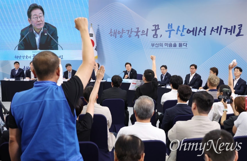 이재명 대통령, 강원도 타운홀미팅 개최… 200명 도민과 직접 소통 예정 이재명 대통령, 강원도 타운홀미팅 개최… 200명 도민과 직접 소통 예정