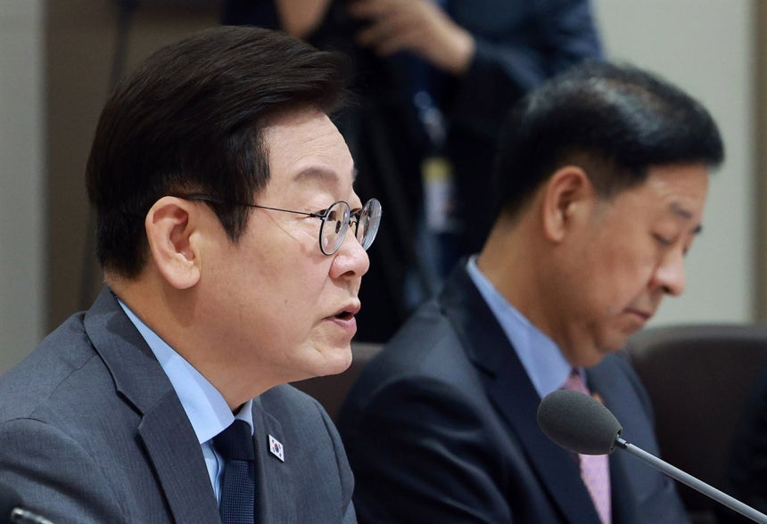 이재명 대통령, 노조의 불공정 채용 관행 강력 비판하며 공정 경쟁 촉구 이재명 대통령, 노조의 불공정 채용 관행 강력 비판하며 공정 경쟁 촉구