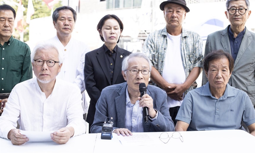 황석영 작가, 김형석 독립기념관장 퇴진 촉구하며 행정부 개혁 필요성 강조 황석영 작가, 김형석 독립기념관장 퇴진 촉구하며 행정부 개혁 필요성 강조