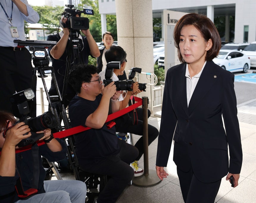 나경원 의원, ‘패스트트랙 충돌 사건’으로 징역 2년 구형…정치 인생 최대 위기 나경원 의원, ‘패스트트랙 충돌 사건’으로 징역 2년 구형…정치 인생 최대 위기