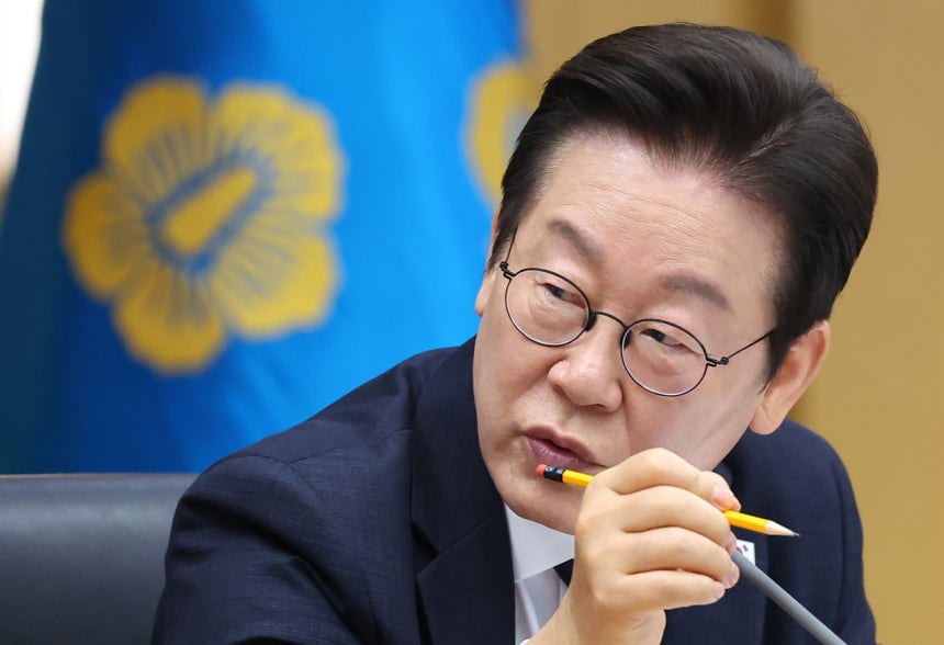이재명 대통령, “권력의 원천은 국민” 강조하며 공직자 자세 당부 이재명 대통령, “권력의 원천은 국민” 강조하며 공직자 자세 당부