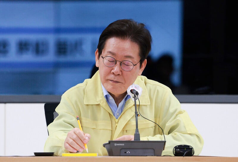 이재명 대통령 국정 지지율 53.6% 기록, 한·미 정상회담 성과 반영 이재명 대통령 국정 지지율 53.6% 기록, 한·미 정상회담 성과 반영