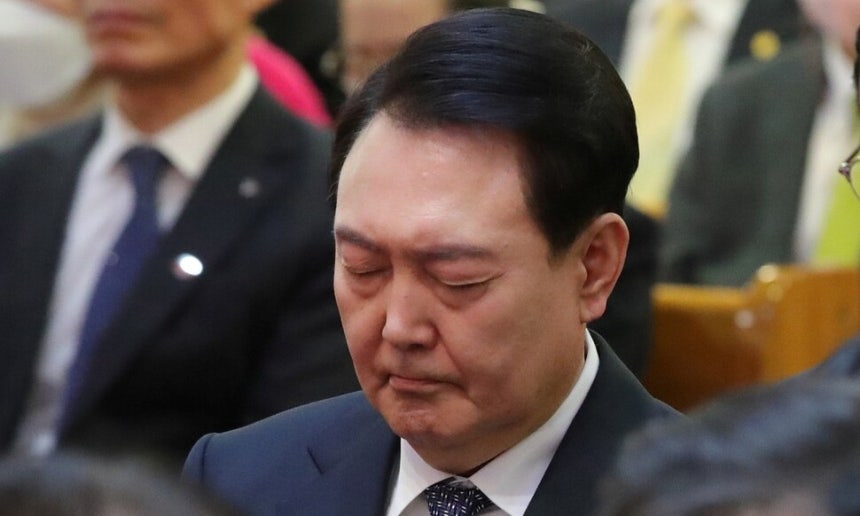 윤석열 전 대통령, 서부지법 폭동 가담자 위해 기도한 사연 밝혀져 윤석열 전 대통령, 서부지법 폭동 가담자 위해 기도한 사연 밝혀져