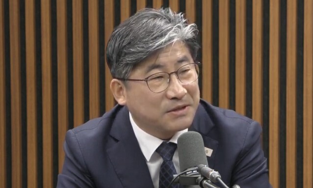 류덕현 보좌관, 윤석열 정부 재정 운영 비판…경제 성장과 회복 강조 류덕현 보좌관, 윤석열 정부 재정 운영 비판…경제 성장과 회복 강조