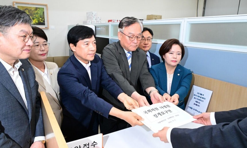 민주·혁신·진보 초선의원, 나경원 의원 징계안 제출…“망언과 폭언으로 동료 폄훼” 민주·혁신·진보 초선의원, 나경원 의원 징계안 제출…“망언과 폭언으로 동료 폄훼”