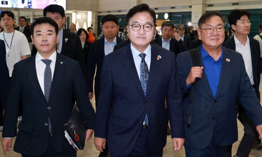 우원식, 김정은과의 악수 및 푸틴의 남북관계 관심 성과로 평가 우원식, 김정은과의 악수 및 푸틴의 남북관계 관심 성과로 평가