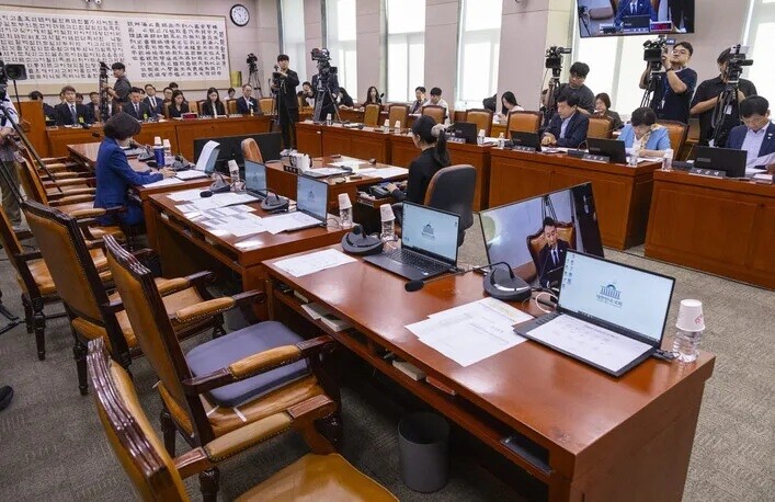 추미애, 검찰의 ‘관봉권 띠지 폐기’ 사건 비판하며 수사 신뢰성 문제 제기 추미애, 검찰의 ‘관봉권 띠지 폐기’ 사건 비판하며 수사 신뢰성 문제 제기