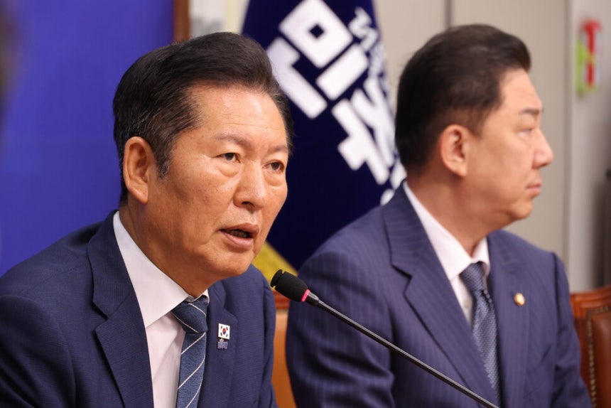 정청래, 최강욱 2차 가해 논란에 사과하며 당 기강 확립 강조 정청래, 최강욱 2차 가해 논란에 사과하며 당 기강 확립 강조