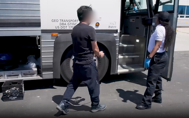 미국 체포 한국인 노동자 귀국 추진, 외교부 “개인 의사 존중할 것” 미국 체포 한국인 노동자 귀국 추진, 외교부 “개인 의사 존중할 것”