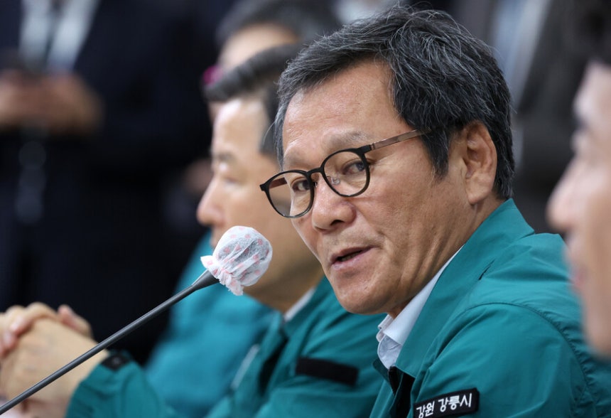 강릉시장, 여성 공무원에 맘카페 여론 대응 지시 논란 강릉시장, 여성 공무원에 맘카페 여론 대응 지시 논란