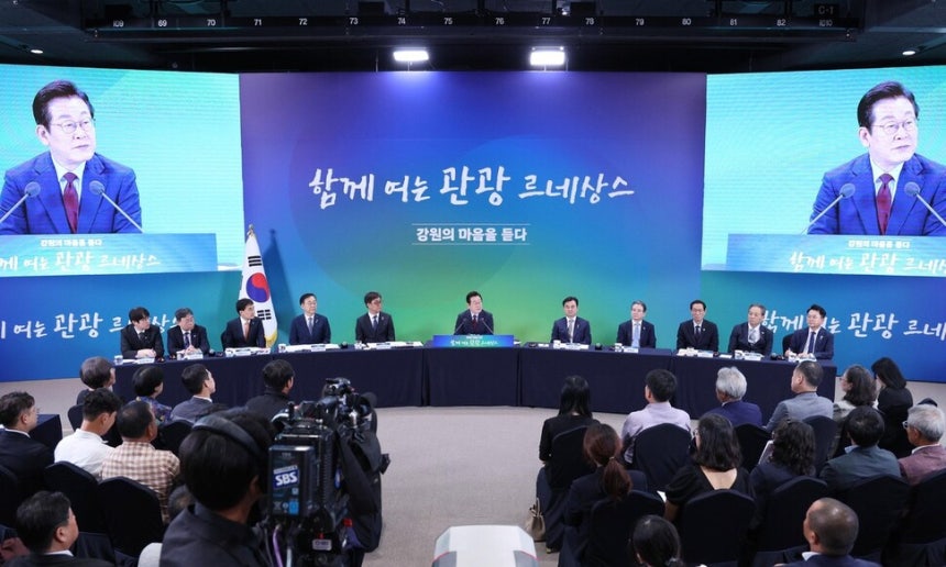 대통령실, 김진태 발언 제지 논란에 “도지사도 타운홀 미팅 하시라” 반박 대통령실, 김진태 발언 제지 논란에 “도지사도 타운홀 미팅 하시라” 반박