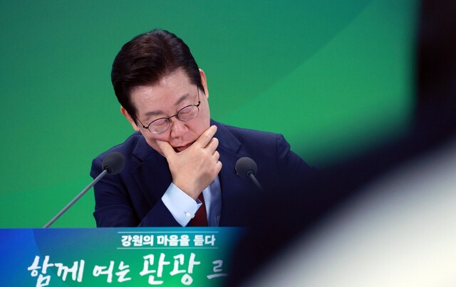이재명 대통령, 핵심규제 합리화 전략회의 주재…“신산업 발목 잡는 규제 철폐” 이재명 대통령, 핵심규제 합리화 전략회의 주재…“신산업 발목 잡는 규제 철폐”