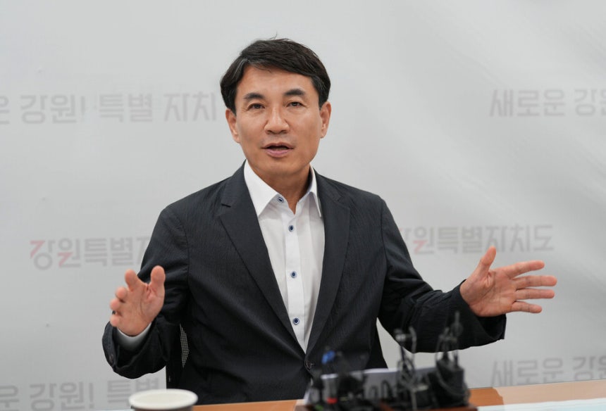 김진태 강원지사, 타운홀 미팅에서 양구 두타연 군사규제 해소 건의 기회 놓쳐 김진태 강원지사, 타운홀 미팅에서 양구 두타연 군사규제 해소 건의 기회 놓쳐