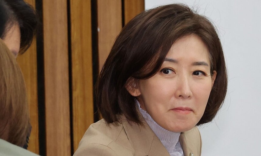 정청래, 나경원 법사위 간사 자격 논란에 “이해충돌, 스스로 물러나라” 정청래, 나경원 법사위 간사 자격 논란에 “이해충돌, 스스로 물러나라”