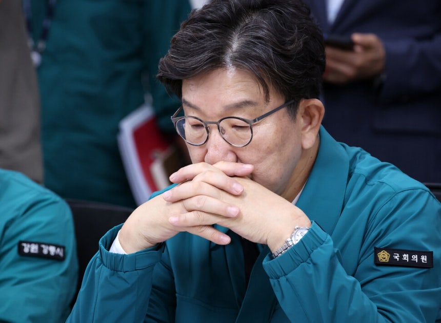 권성동 의원, 통일교 자금 수수 혐의로 구속 기로에 놓여… 영장 심사 진행 권성동 의원, 통일교 자금 수수 혐의로 구속 기로에 놓여… 영장 심사 진행